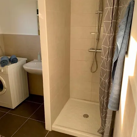 Optim Hiša za goste 3*